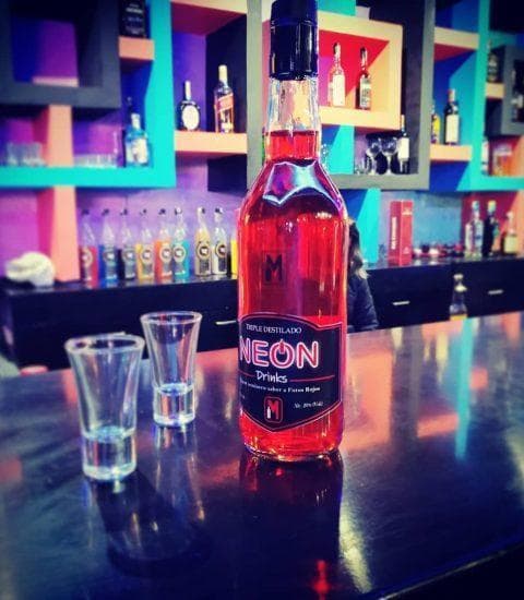 Licores en Quito - MACARTEC / Neon Drinks
